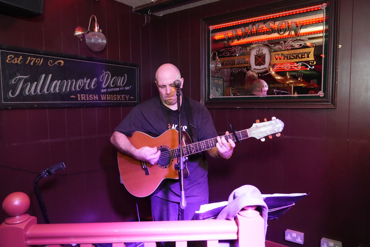 A singer performing in Maeve's